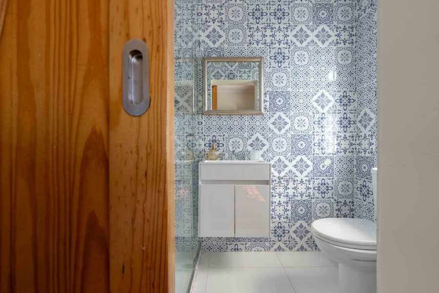 5 Bedroom Property for Sale in Green Point Western Cape